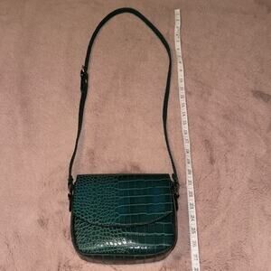 Beautiful CapOne Forest Green Crossbody Bag